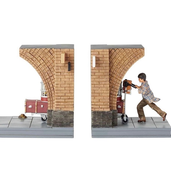 Harry Potter Platform 9 3/4 Decorative Bookends - Picture 1 of 4